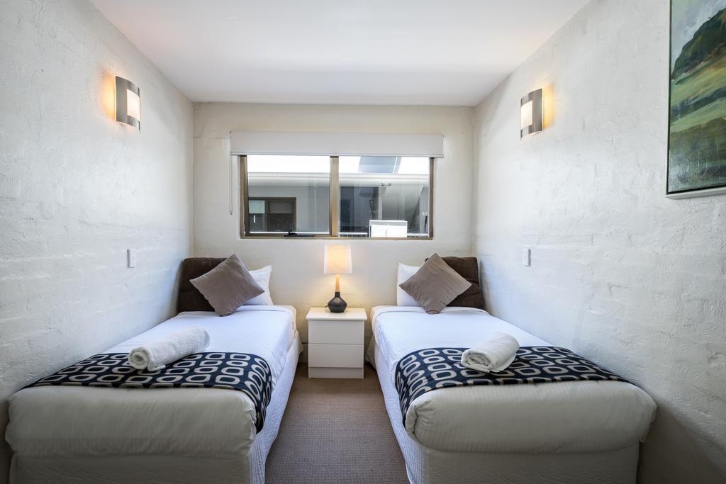 Saks On Hastings Aparthotel Noosa Heads Exterior photo